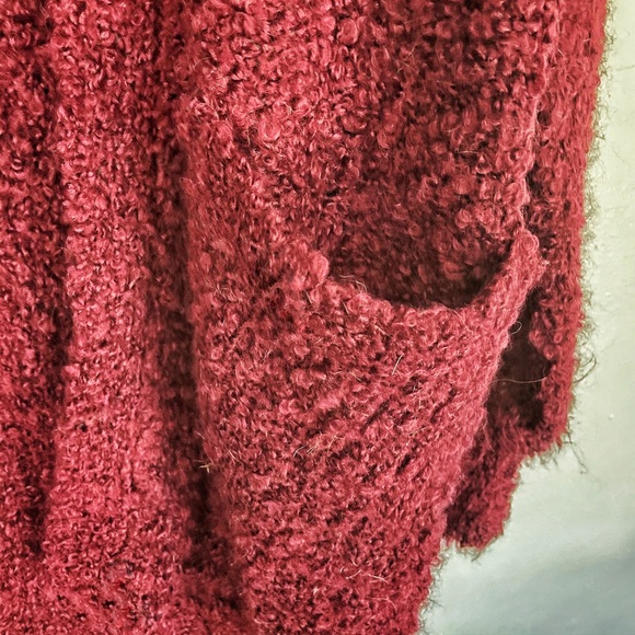 American Eagle Soft Knit Cranberry Maroon Cardigan Baggy Sweater 2 Pockets SMALL - Picture 6 of 7